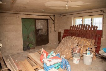 EXKLUZÍVNE vám ponúkame na predaj starší rodinný dom s veľký - 11