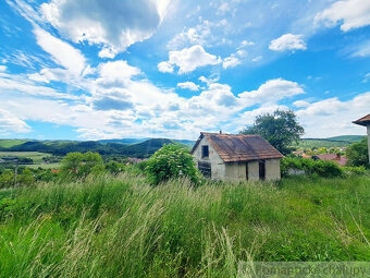 Dom na výnimočnom pozemku o rozlohe 15975m2 s prekrásnym v - 11