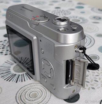 Panasonic Lumix DMC-LZ2 - 11