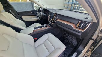 Volvo XC60 T8 plug-in Hybrid - 11