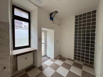 Ponúkame na prenájom obchodný priestor v centre Poprade - 11