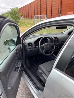 Parádny Volkswagen Golf 5 , 1.4 55kw - 11