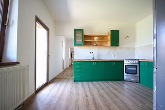 5-izbový rodinný dom - Hontianske Moravce - 11