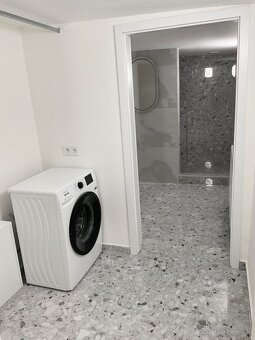 2 bytové jednotky v polyfunkčnej budove blízko Volva - 11