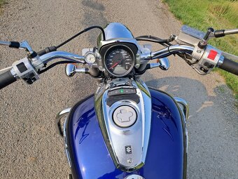 Suzuki intruder M 800 - 11