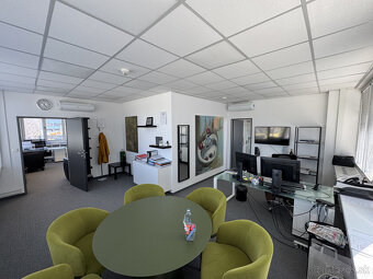 Prenájom showroomu 734m² v obchodnom centre NEW LIVING CENTE - 11