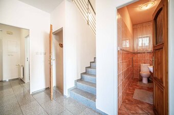 TOREA - 5i RODINNÝ DOM S BAZÉNOM NA PREDAJ - VEĽKÝ GROB - 11