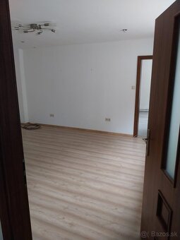 Prízemný byt v rodinnom dome s malo zahradou - 11