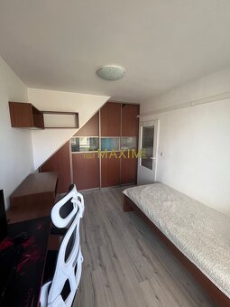 Moderný 2 izbový byt na Južnej ulici, klimatizácia, stačí sa - 11