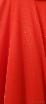 Krásne červené spoločenské šaty - 11