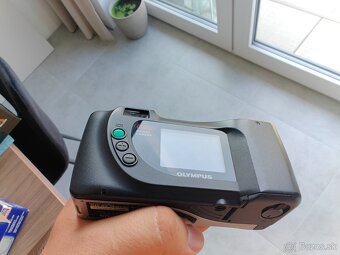 Olympus Camedia Digital Camera C-860L (1990) - 11