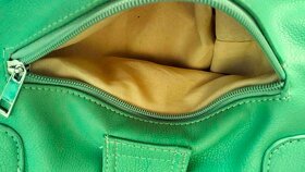 Väčšia zelená kabelka s dlhšími rúčkami - 11