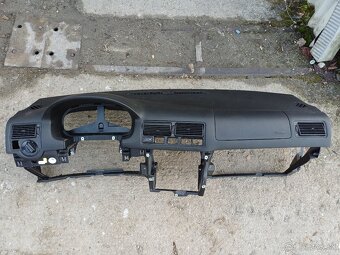 Rozpredám VW Golf 4 kombi 1.6 - 11