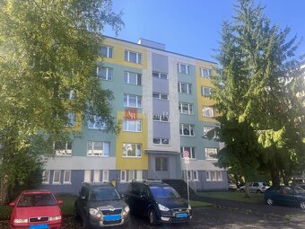 NA PRENÁJOM: 1i byt 40 m2, 4/5 posch. výťah, Beskydská 7. - 11