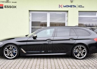 BMW Řada 5 M550d XD HUD B&W MASAŽ PANO 294 kw - 11
