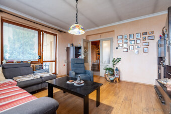 NA PREDAJ 6 IZBOVÝ RODINNÝ DOM S DVOMI BYTOVÝMI JEDNOTKAMI | - 11