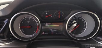 Opel Insignia Šport Tourer - 11