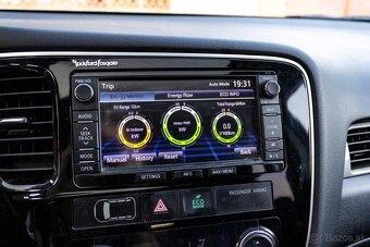 Mitsubishi Outlander Hybrid 2013 - 11
