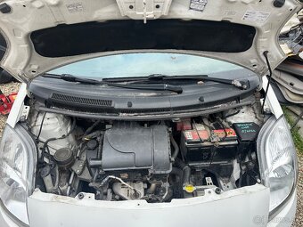 Predám airbagy Pasy Ecu Dvere Nárazník Kapota Yaris 2006- - 11
