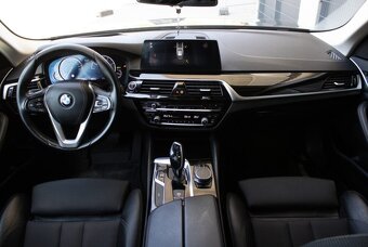 BMW 520d xDrive Touring z roku 2018 - 11
