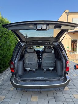 Chrysler Grand Voyager - 11