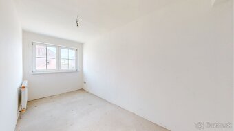 Kompletne zrekonštruovaný 6 izbový rodinný dom, 2x kúpeľňa - 11