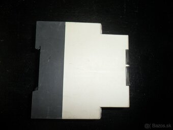 Rôzny elektromateriál - 11