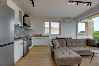 PRENÁJOM: 2IZBOVÝ KOMPLETNE ZARIADENÝ BYT, CENTRUM - DUNAJSK - 11