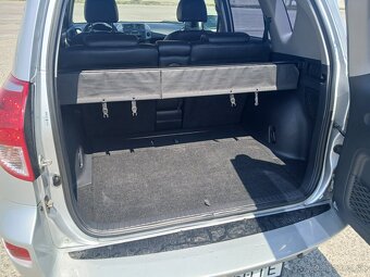 Predam Toyota Rav 4 2,2 diesel 100 kw rok 2006 - 11
