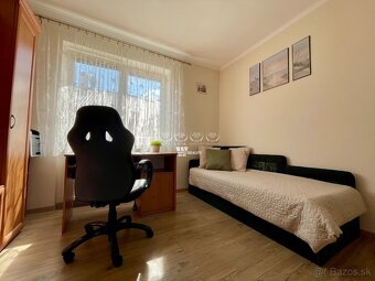WFG | Na predaj viacgeneračný, zariadený rodinný dom s veľký - 11
