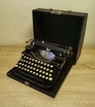Starožitný písací stroj Underwood Portable 4 Bank rok 1926 - 11