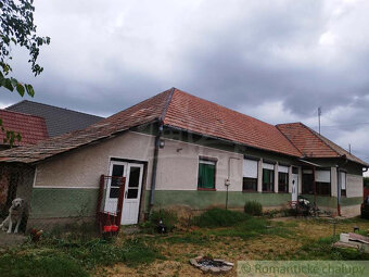 Gazdovský dom s dvomi prístupmi na 1310 m2  pozemku v Čate - 11