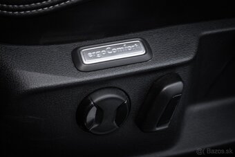 Volkswagen Passat Variant 2.0 BiTDI R-Line 4MOTION DSG - 11