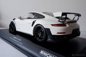 Porsche 911 GT2RS White/Black - 11