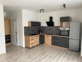 Prenajom 1izb byt v Bytci Thurzove sady - 11