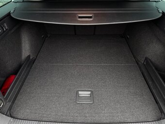 Volkswagen Passat Variant 2.0 TDI Elegance 4Motion DSG - 11