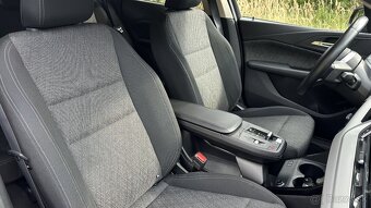 BMW 218d Active Tourer 110kW/150PS AUTOMAT, LED,NAVI,ŤAŽNÉ - 11