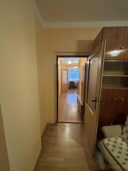 Na predaj zachovalý  4 izbový rodinný dom v obci Ňárad - 11