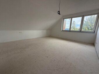 Na predaj 3-izbový podkrovný byt s loggiou v historickom cen - 11