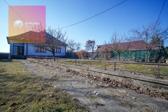 Na predaj rodinný 3,5 izbový dom pred rekonštrukciou v Šinta - 11