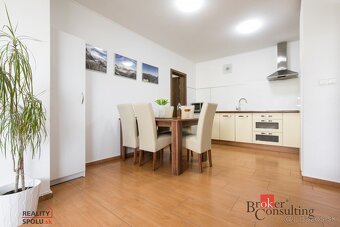 BEŠEŇOVÁ / Predaj apartmánového domu / 4 samostatné jednotky - 11