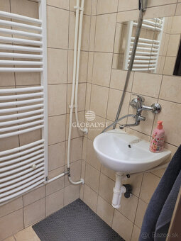 Kompaktná, kancelárska budova - 90 m2 - na Juhu - 11