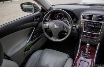 Predám Lexus IS250 2.5 benzín - 11