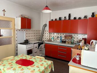 Rodinný dom s pekným pozemkom v Turčianskom Petre - 11