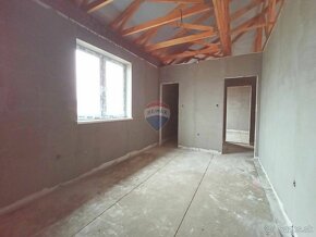 PREDAJ 4 izbový rodinný dom v štádiu hrubej stavby v Senici - 11