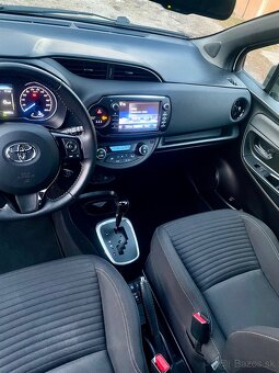 Toyota Yaris Hybrid 1.5 CVT - 11