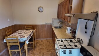 Rodinný dom s možnosťou prerábania v Bake - 11