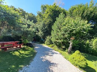 Predáme krásnu chatu s úžasným pozemkom 889m2 v Jelenci - 11