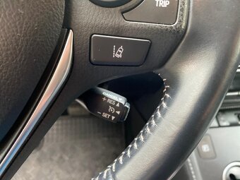 Toyota Auris 1.8i HYBRID, rok 12/2018, naj.92xxx km - 11