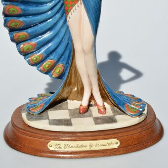 2 zberateľské sošky na drevenom podstavci - Tanečnice - 11